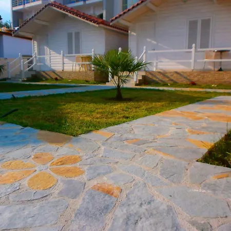 Vela E Bardhe 山林小屋 *