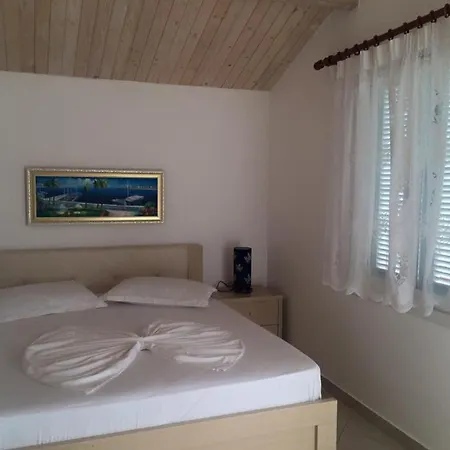 Lodge Vela E Bardhe *