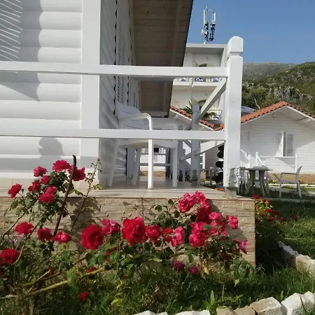 Vela E Bardhe 山林小屋 Dhërmi