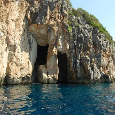 Vela E Bardhe Lodge *