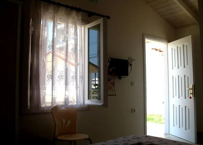 Vela E Bardhe 山林小屋 *