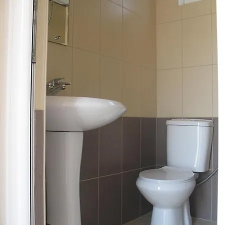 Vela E Bardhe אכסניה