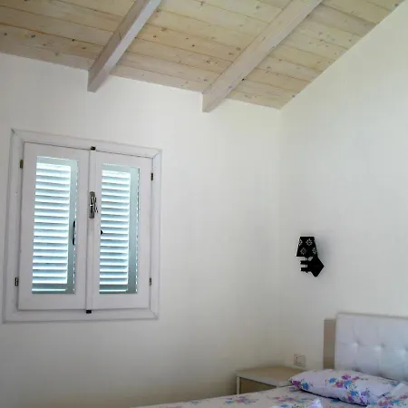 Lodge Vela E Bardhe *
