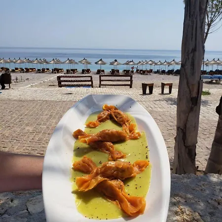 Orman Evi Vela E Bardhe