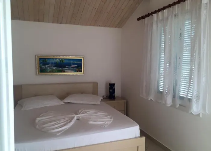 Lodge Vela E Bardhe *